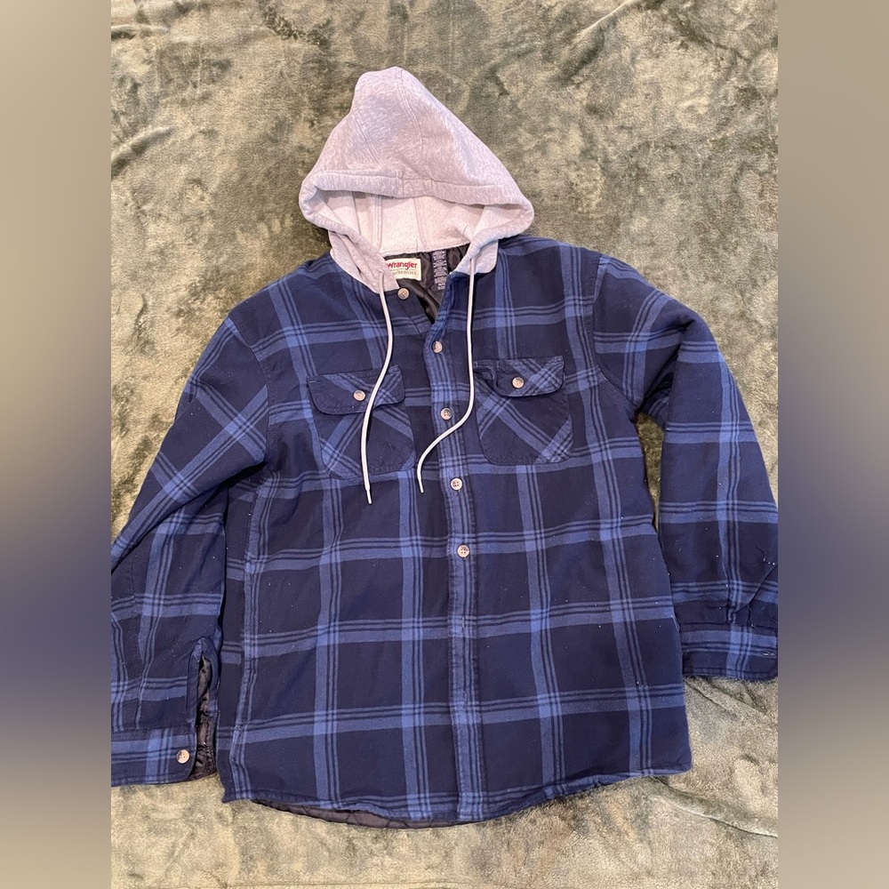 Wrangler Authentics Men's Plaid Flannel Quilt Lined Hooded Button Shirt Medium
